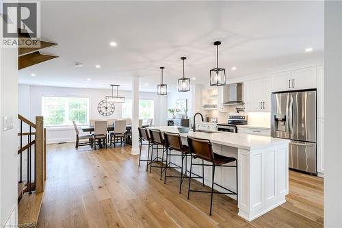5199 Broughton Crescent, Burlington, ON - Indoor Photo Showing Kitchen With Upgraded Kitchen