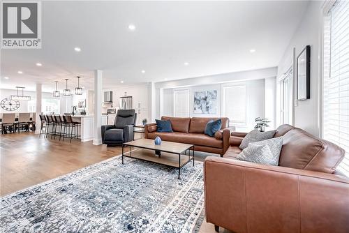 5199 Broughton Crescent, Burlington, ON - Indoor Photo Showing Living Room