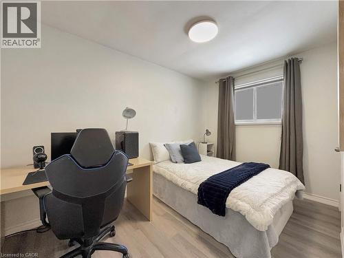 238 Kent Crescent, Burlington, ON - Indoor Photo Showing Bedroom