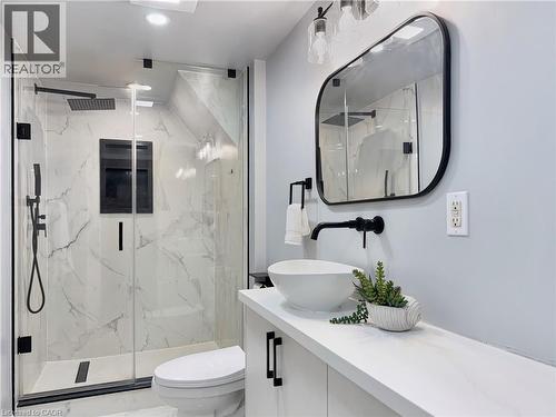 Bathroom - 238 Kent Crescent, Burlington, ON - Indoor Photo Showing Bathroom