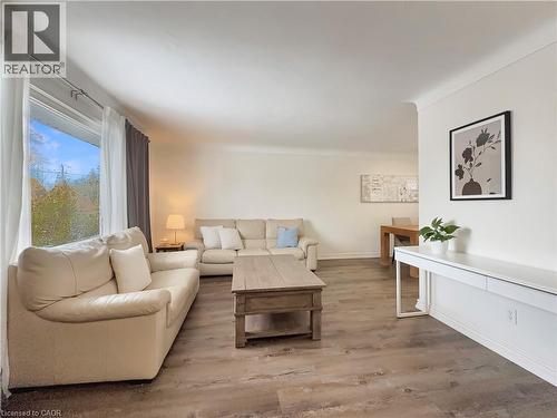 238 Kent Crescent, Burlington, ON - Indoor Photo Showing Living Room