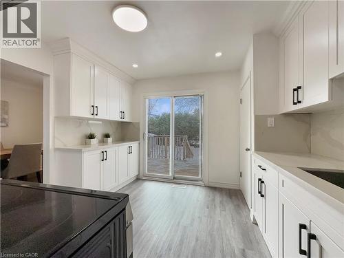 238 Kent Crescent, Burlington, ON - Indoor Photo Showing Kitchen