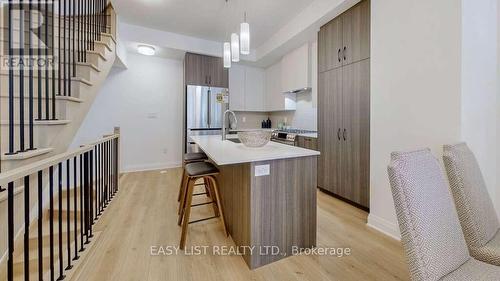 150 Alton Crescent, Vaughan, ON - Indoor Photo Showing Kitchen