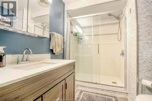 29 Parkside, Mcgregor, ON - Indoor Photo Showing Bathroom