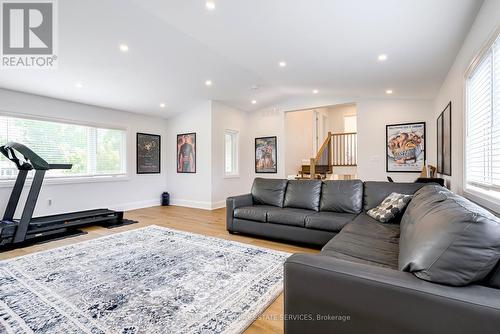 5199 Broughton Crescent, Burlington, ON - Indoor Photo Showing Living Room