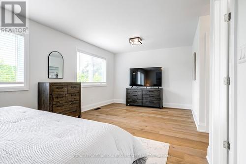 5199 Broughton Crescent, Burlington, ON - Indoor Photo Showing Bedroom