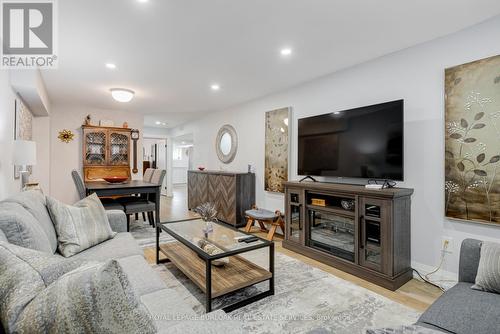 5199 Broughton Crescent, Burlington, ON - Indoor Photo Showing Living Room