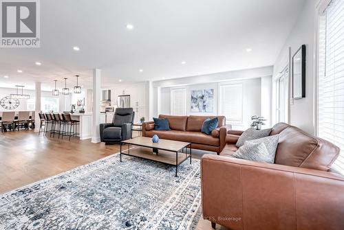 5199 Broughton Crescent, Burlington, ON - Indoor Photo Showing Living Room
