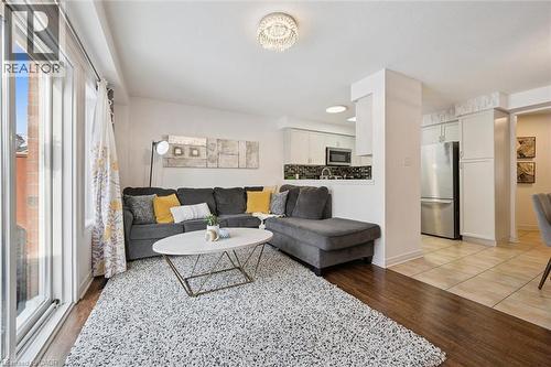 91 Lambeth Way, Guelph, ON - Indoor Photo Showing Living Room