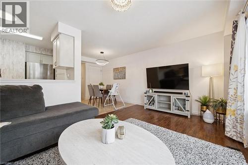 91 Lambeth Way, Guelph, ON - Indoor Photo Showing Living Room
