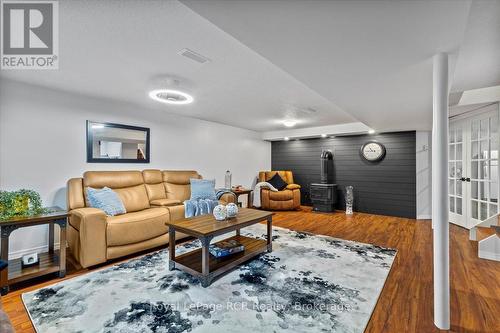 382 3Rd Street, Hanover, ON - Indoor Photo Showing Living Room