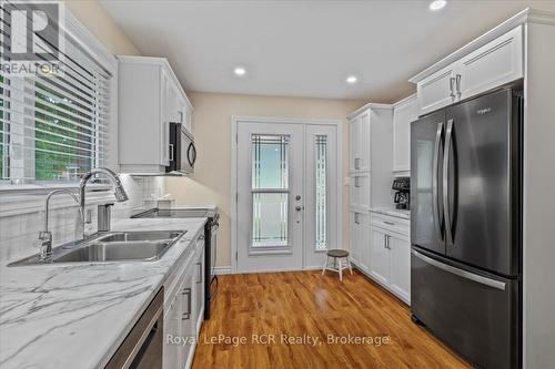 382 3Rd Street, Hanover, ON - Indoor Photo Showing Kitchen With Double Sink