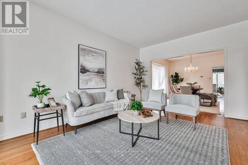 3952 Rolling Valley Drive, Mississauga, ON - Indoor Photo Showing Living Room