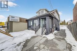 881 LAKESHORE ROAD E  Mississauga, ON L5E 1E2