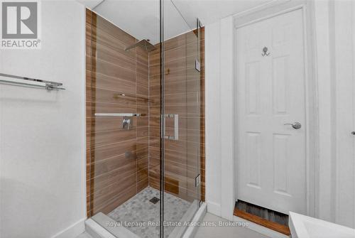 881 Lakeshore Road E, Mississauga, ON - Indoor Photo Showing Bathroom