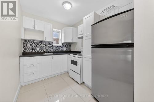 881 Lakeshore Road E, Mississauga, ON - Indoor Photo Showing Kitchen