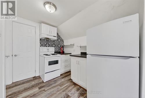 881 Lakeshore Road E, Mississauga, ON - Indoor Photo Showing Kitchen