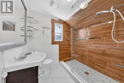 881 Lakeshore Road E, Mississauga, ON - Indoor Photo Showing Bathroom