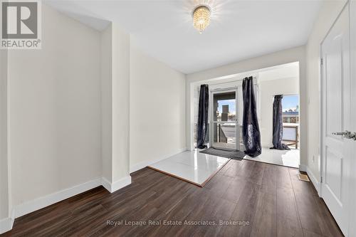 881 Lakeshore Road E, Mississauga, ON - Indoor Photo Showing Other Room