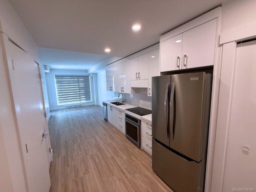 402-6320 Sentinal Dr, Nanaimo, BC - Indoor Photo Showing Kitchen