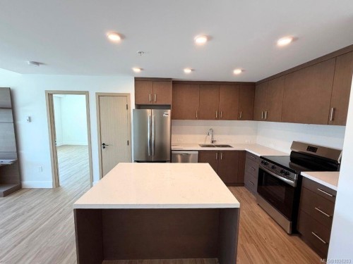602-6320 Sentinal Dr, Nanaimo, BC - Indoor Photo Showing Kitchen