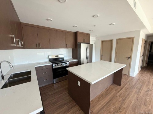 606-6320 Sentinal Dr, Nanaimo, BC - Indoor Photo Showing Kitchen With Double Sink