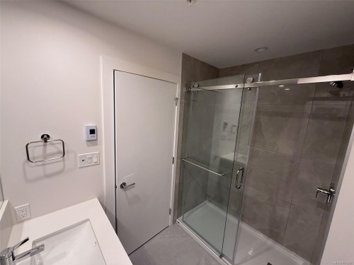 505-6320 Sentinal Dr, Nanaimo, BC - Indoor Photo Showing Bathroom