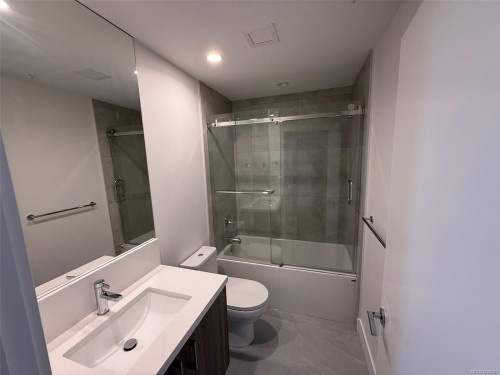 505-6320 Sentinal Dr, Nanaimo, BC - Indoor Photo Showing Bathroom