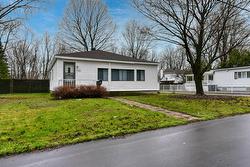 1142 Rue d'Osaka  Laval (Fabreville), QC H7P 3T7