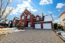 1110 Rue du Boisé  Boucherville, QC J4B 8W8