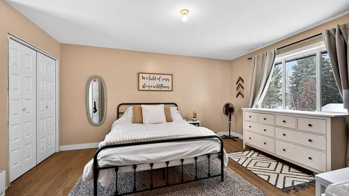 141 Wadlegger Road, Clearwater, BC - Indoor Photo Showing Bedroom