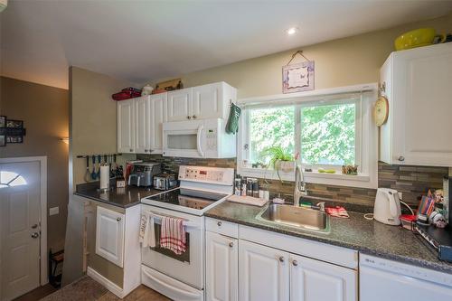 480 Orchard Avenue, Penticton, BC - Indoor Photo Showing Kitchen