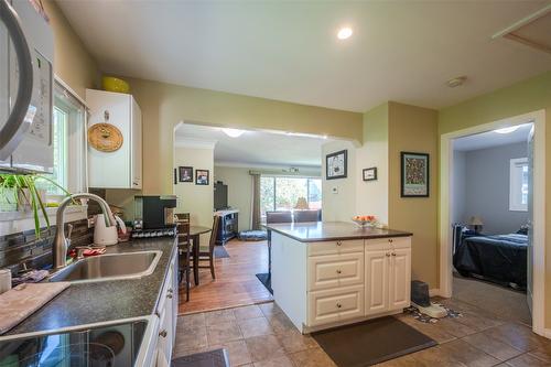 480 Orchard Avenue, Penticton, BC - Indoor Photo Showing Kitchen