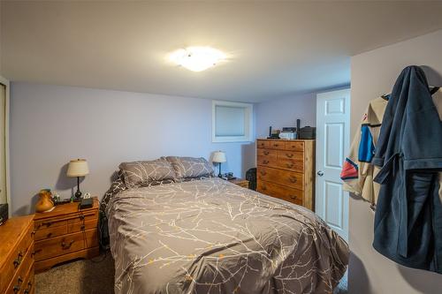 480 Orchard Avenue, Penticton, BC - Indoor Photo Showing Bedroom