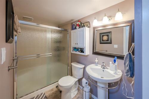 480 Orchard Avenue, Penticton, BC - Indoor Photo Showing Bathroom