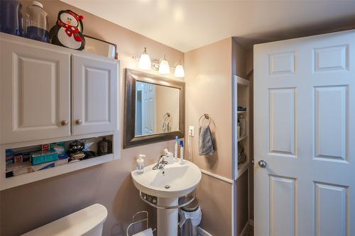 480 Orchard Avenue, Penticton, BC - Indoor Photo Showing Bathroom