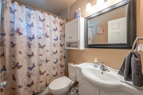 480 Orchard Avenue, Penticton, BC - Indoor Photo Showing Bathroom