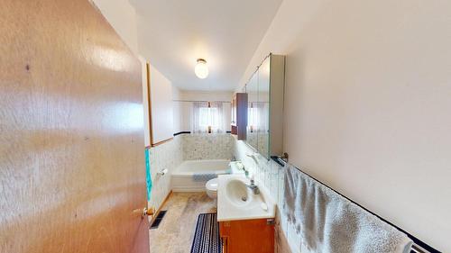 308 17Th Avenue, Cranbrook, BC - Indoor Photo Showing Other Room