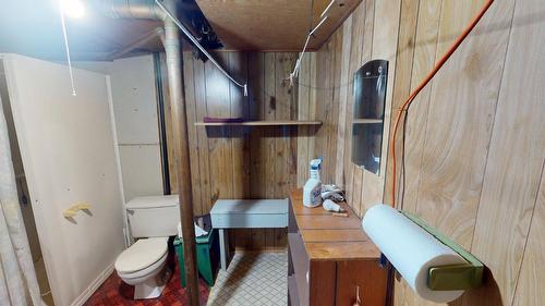 308 17Th Avenue, Cranbrook, BC - Indoor Photo Showing Bathroom