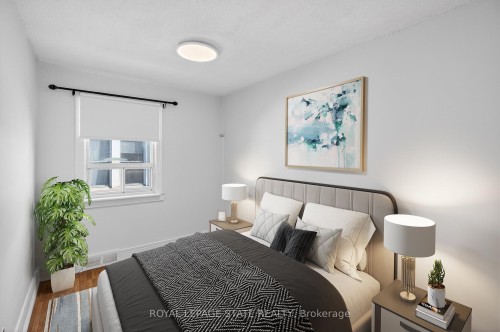 94 Emerson Street, Hamilton, ON - Indoor Photo Showing Bedroom