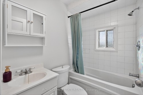 94 Emerson Street, Hamilton, ON - Indoor Photo Showing Bathroom