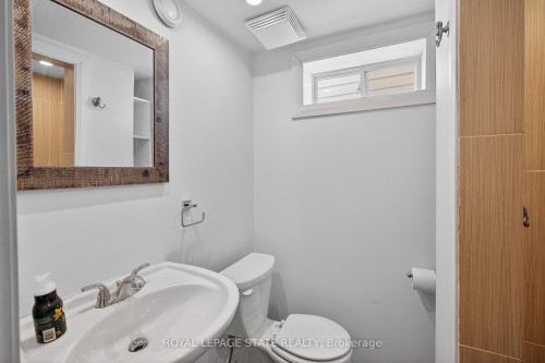 94 Emerson Street, Hamilton, ON - Indoor Photo Showing Bathroom