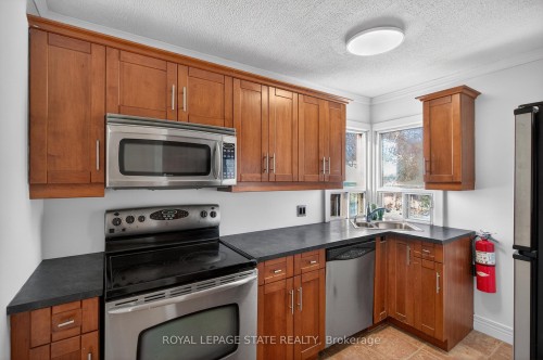 94 Emerson Street, Hamilton, ON - Indoor Photo Showing Kitchen