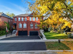 8 Vianney Avenue  Toronto, ON M1L 4V4