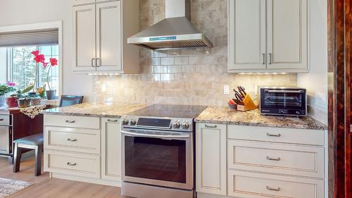 1505 Mount Royal Ridge, Cranbrook, BC - Indoor Photo Showing Kitchen With Upgraded Kitchen