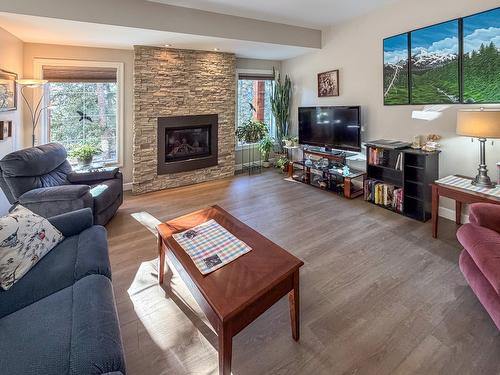 1505 Mount Royal Ridge, Cranbrook, BC - Indoor Photo Showing Living Room With Fireplace