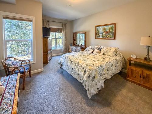 1505 Mount Royal Ridge, Cranbrook, BC - Indoor Photo Showing Bedroom