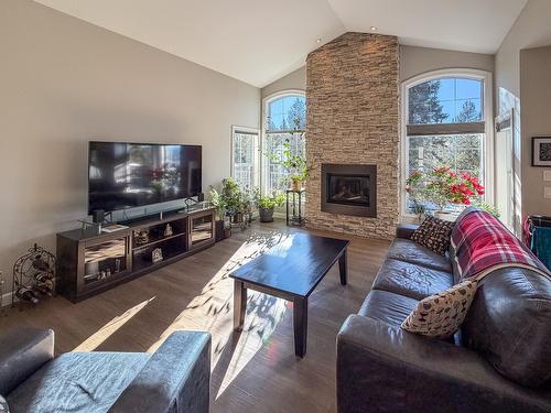 1505 Mount Royal Ridge, Cranbrook, BC - Indoor Photo Showing Living Room With Fireplace