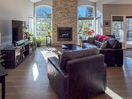 1505 Mount Royal Ridge, Cranbrook, BC - Indoor Photo Showing Living Room With Fireplace