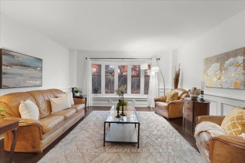 1093 Senlac Court, Mississauga, ON - Indoor Photo Showing Living Room